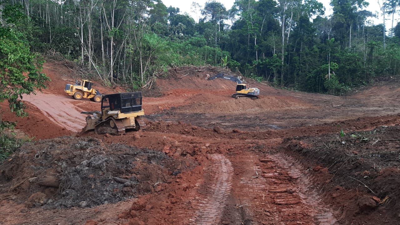 Obra de terraplanagem para complexo de piscicultura nas Aldeias Indígenas Campinas Katukina, Cruzeiro do Sul